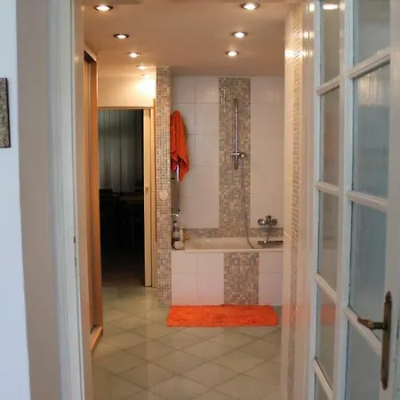 Cosy Apartment Under The Tower Prague Exterior photo